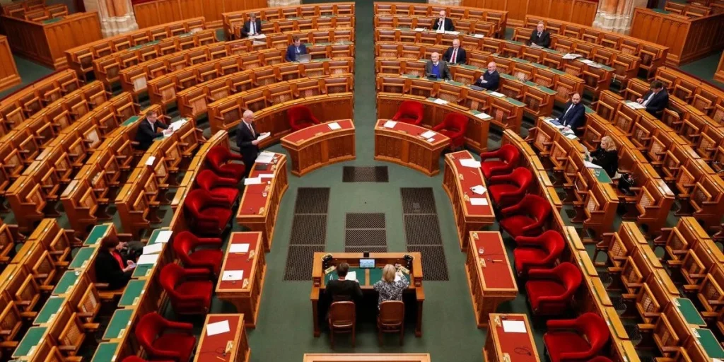 Парламент Угорщини ухвалив резолюцію проти вступу України до ЄС та військової допомоги у війні проти РФ