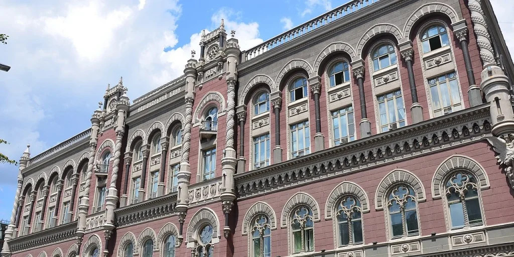 НБУ вимагає пояснень від monobank через публікацію Гороховським фото клієнтки
