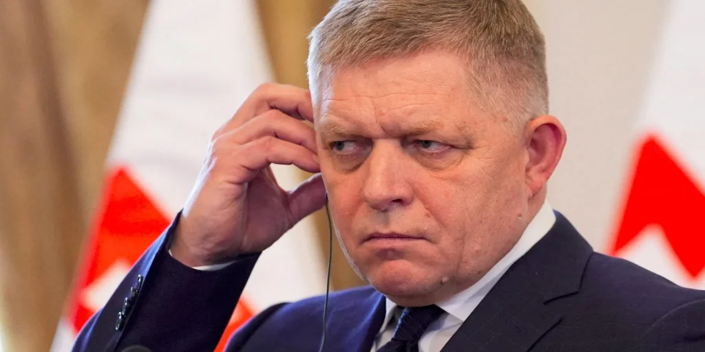 «Словаччина готова перейняти естафету». Фіцо погрожує заблокувати 90 мільярдів євро для України, якщо Орбан програє вибори