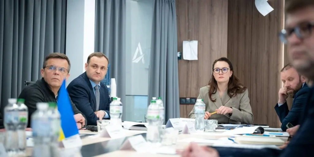 Виділили 3 млрд грн. Ямковий ремонт доріг по всій Україні проведуть до 1 червня — Свириденко