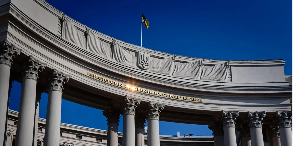Україна готує судові дії проти Угорщини через вилучені гроші з інкасаторських авто Ощадбанку — МЗС