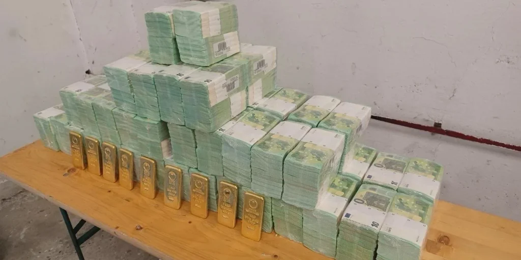 Угорщина вперше допустила можливість повернення Україні золота та грошей Ощадбанку