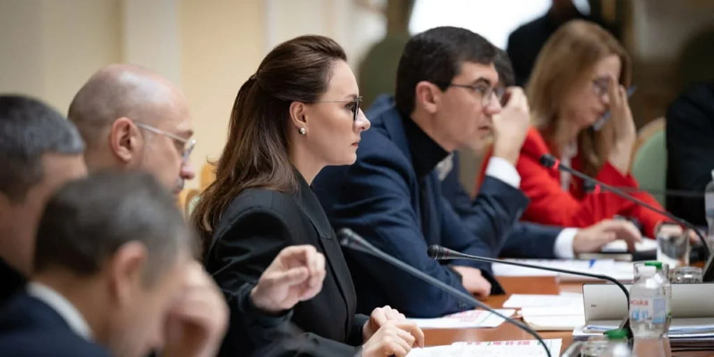 Прем’єрка мовчала. Чи домовились урядовці зі «слугами» про підтримку законопроєктів, критично потрібних держбюджету — джерела NV