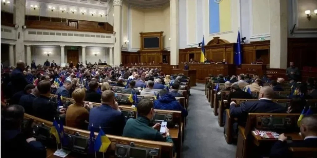 «Колись це вигадав Арсеній Яценюк». Депутат розповів, що не так в Україні з військовим збором