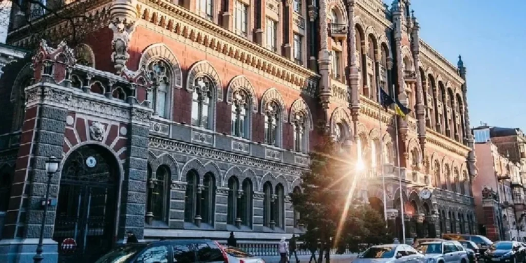 Нацбанк ввів у обіг одразу дві нові пам’ятні монети — фото