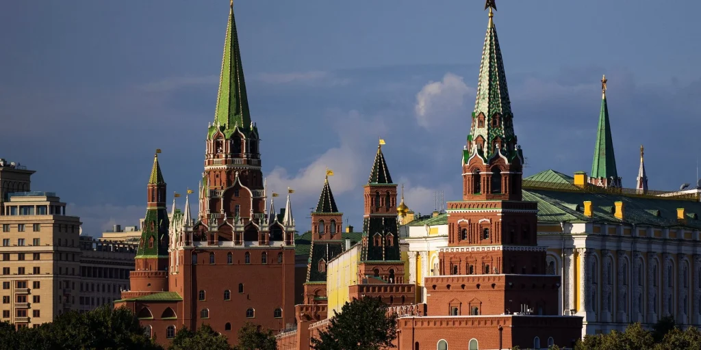 «Гроші з’їдає війна». Російська влада прогнозує рекордну «діру» у бюджетах регіонів