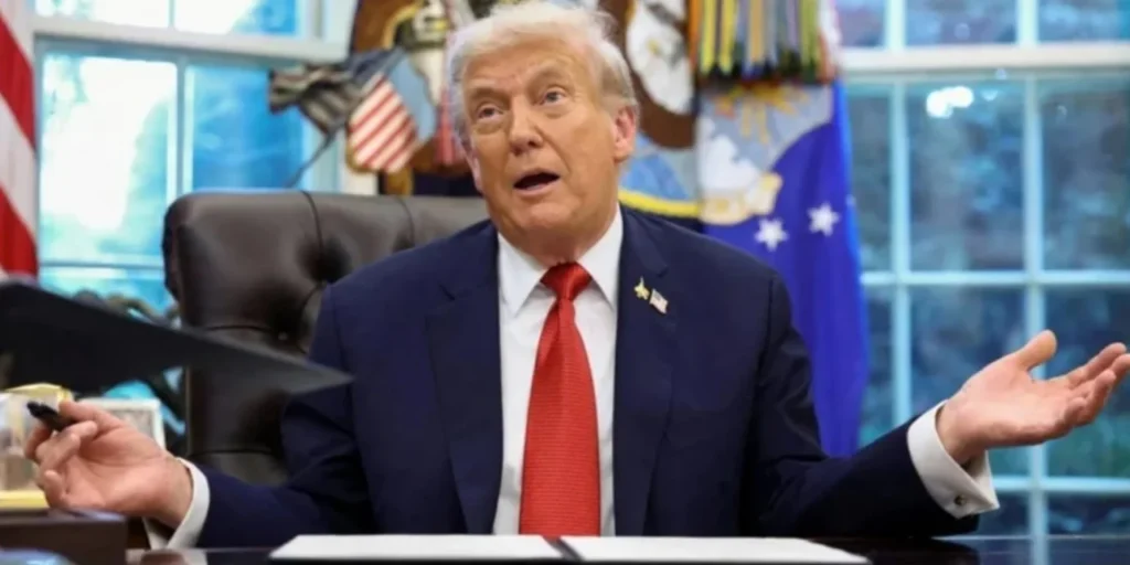 Чиновники адміністрації Трампа «продавлюють» у Мінфіні США 250-доларову купюру з його портретом — WP
