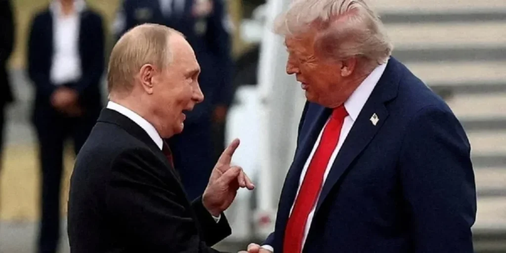 Президент США Дональд Трамп і російський диктатор Володимир Путін під час зустрічі в Анкориджі, Аляска, 15 серпня 2025 року (Фото: REUTERS/Kevin Lamarque)