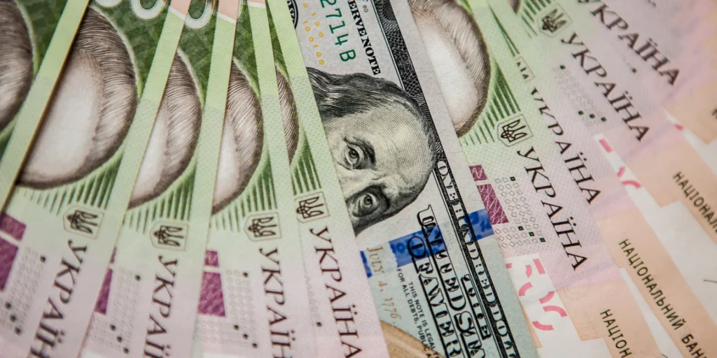 Курс валют НБУ. Долар та євро тримають позиції