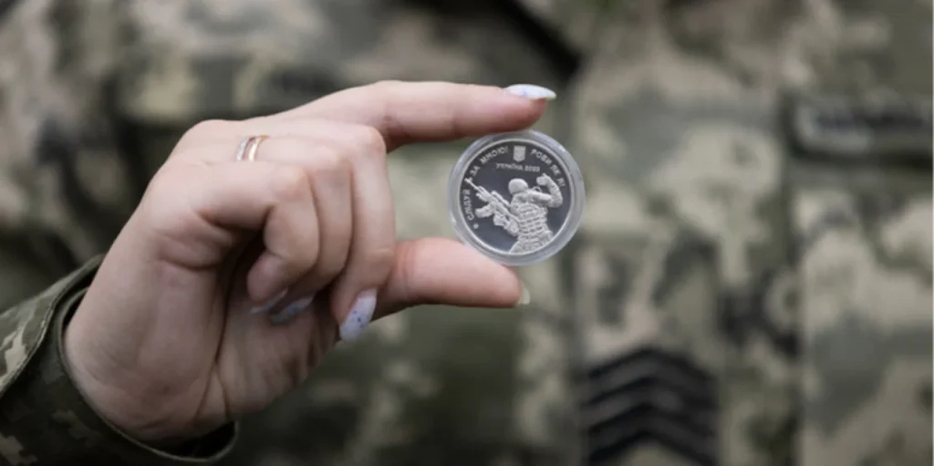 Збільшення виплат армії - це колосальне навантаження, яке держава має покривати податками (Фото: НБУ)