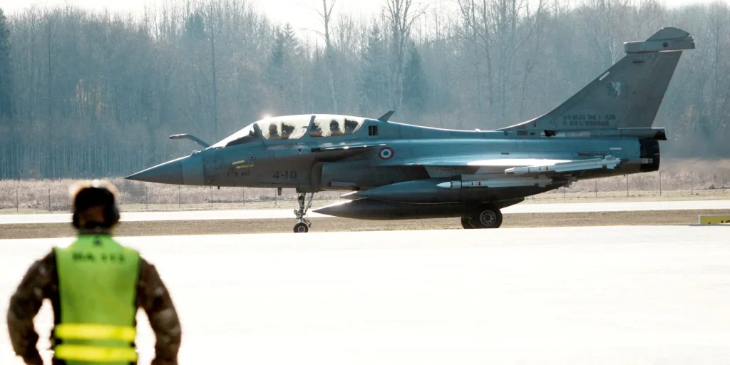 Україна замовила перші 16 французьких винищувачів Rafale зі 100 запланованих — спільна декларація президентів
